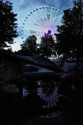There was a ferris wheel on the parking lot on the other side of the street which started to be colorful before it went dark but stopped being lit when it really became dark. I took this picture just a few seconds - maybe 2 seconds - before the colors were turned off. The photographer next to me tried to take the same picture at the same time but was two seconds slower and didn't get it. Mine didn't turn out exactly how I intended. I could probably fix it if I developed the raw image.