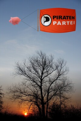 Häkelschwein-schweinfliegt1_900.jpg (image/jpeg, 158488 B)